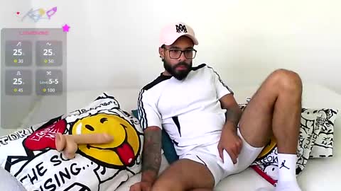 Hunter man online show from May 5, 8:28 pm