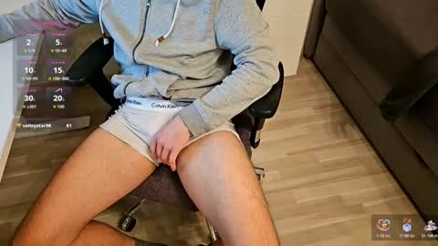 Snapshot of tree1989 chatting on November 26, 7:37 pm tree1989 online show from November 26, 7:37 pm