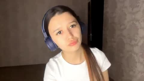 Bella online show from March 31, 5:24 pm