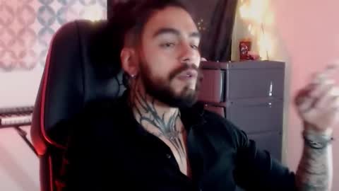 Snapshot of trevor_hilton_ chatting on October 19, 12:55 am trevor online show from October 19, 12:55 am