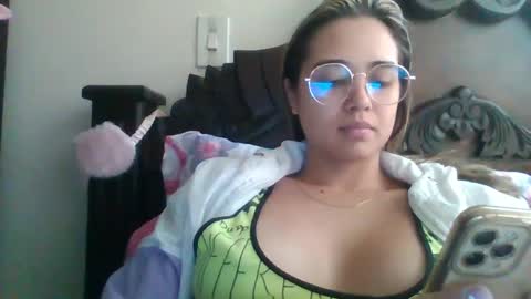 Snapshot of triana_bell chatting on December 16, 6:38 pm triana_bell online show from December 16, 6:38 pm