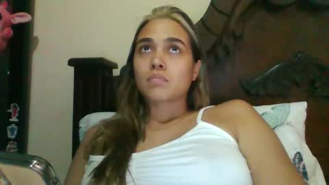 Snapshot of triana_bell chatting on January 2, 10:11 pm triana_bell online show from January 2, 10:11 pm