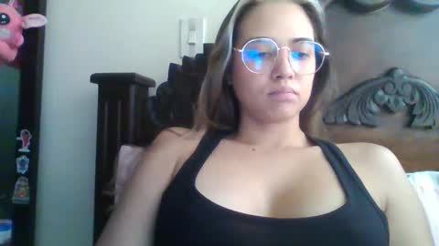 Snapshot of triana_bell chatting on January 3, 5:31 pm triana_bell online show from January 3, 5:31 pm