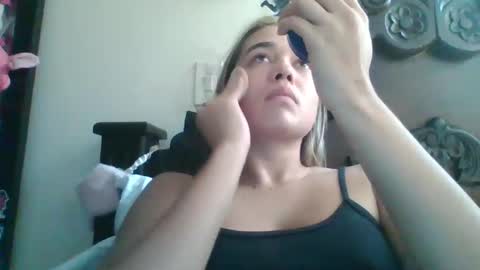 Snapshot of triana_bell chatting on January 10, 5:02 pm triana_bell online show from January 10, 5:02 pm