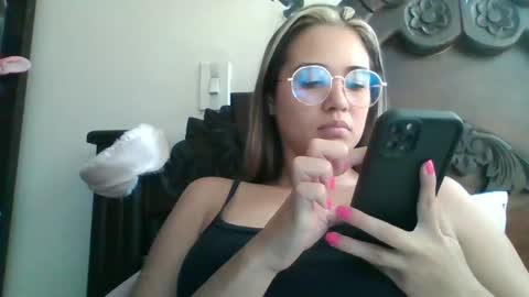 Snapshot of triana_bell chatting on January 13, 7:31 pm triana_bell online show from January 13, 7:31 pm