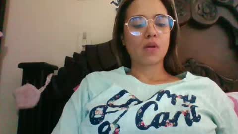 Snapshot of triana_bell chatting on January 20, 5:37 pm triana_bell online show from January 20, 5:37 pm