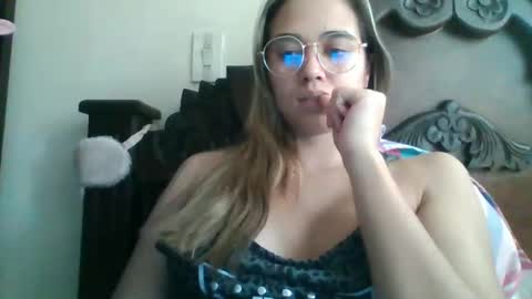 Snapshot of triana_bell chatting on January 29, 6:50 pm triana_bell online show from January 29, 6:50 pm