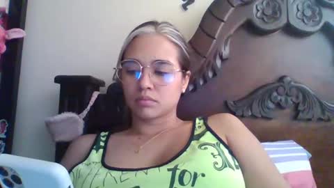 Snapshot of triana_bell chatting on February 1, 6:51 pm triana_bell online show from February 1, 6:51 pm