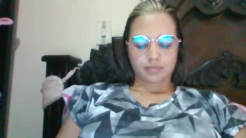 Snapshot of triana_bell chatting on February 7, 10:09 pm triana_bell online show from February 7, 10:09 pm