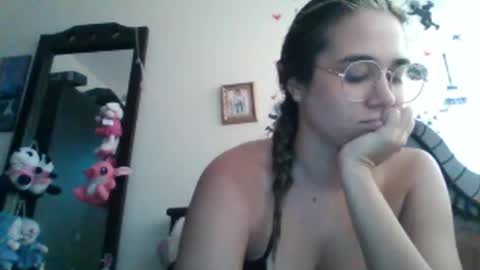 Snapshot of triana_bell chatting on February 8, 6:01 pm triana_bell online show from February 8, 6:01 pm