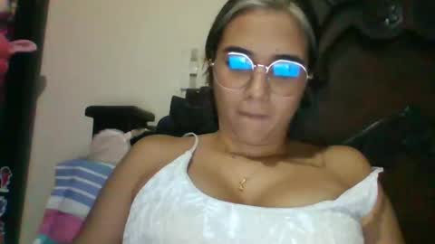 Snapshot of triana_bell chatting on February 8, 11:55 pm triana_bell online show from February 8, 11:55 pm