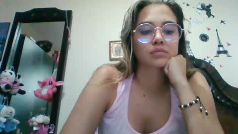 Snapshot of triana_bell chatting on February 11, 11:01 pm triana_bell online show from February 11, 11:01 pm