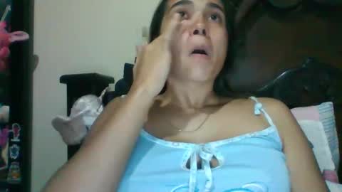 Snapshot of triana_bell chatting on February 19, 2:23 am triana_bell online show from February 19, 2:23 am