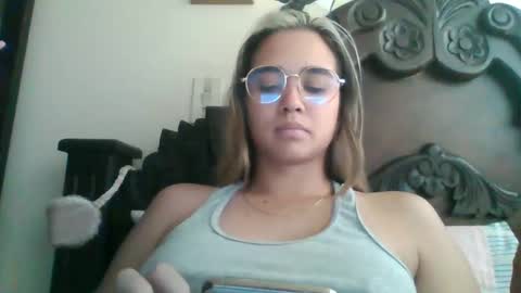 Snapshot of triana_bell chatting on February 23, 5:29 pm triana_bell online show from February 23, 5:29 pm