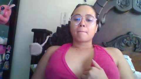 Snapshot of triana_bell chatting on February 24, 4:47 pm triana_bell online show from February 24, 4:47 pm