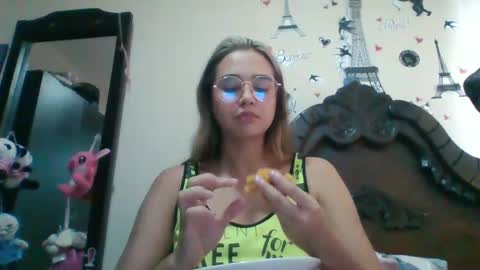 Snapshot of triana_bell chatting on February 28, 9:01 pm triana_bell online show from February 28, 9:01 pm