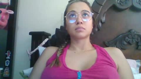 Snapshot of triana_bell chatting on March 4, 5:03 pm triana_bell online show from March 4, 5:03 pm