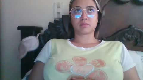 Snapshot of triana_bell chatting on March 9, 3:49 pm triana_bell online show from March 9, 3:49 pm