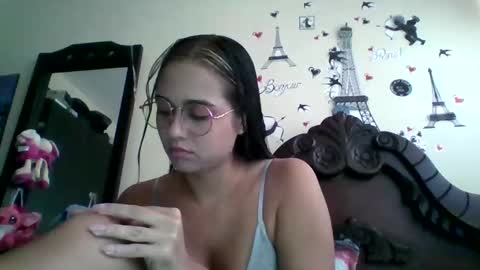 Snapshot of triana_bell chatting on October 2, 5:31 pm triana_bell online show from October 2, 5:31 pm