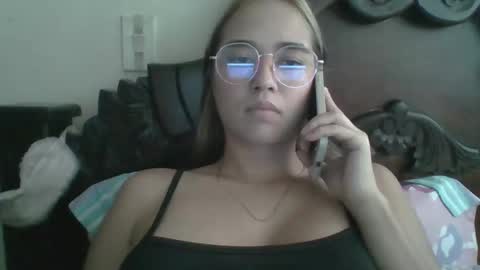 Snapshot of triana_bell chatting on November 19, 5:02 pm triana_bell online show from November 19, 5:02 pm