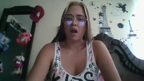 Snapshot of triana_bell chatting on November 21, 7:01 pm triana_bell online show from November 21, 7:01 pm