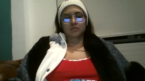 Snapshot of triana_bell chatting on December 1, 1:32 am triana_bell online show from December 1, 1:32 am