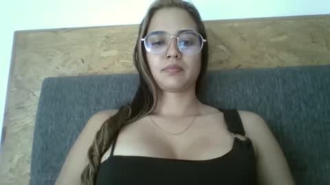 Snapshot of triana_bell chatting on December 16, 4:34 pm triana_bell online show from December 16, 4:34 pm