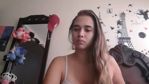 triana_bell online show from January 15, 4:44 pm