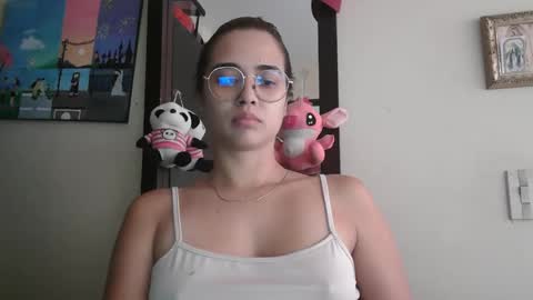 Snapshot of triana_bell chatting on May 27, 4:59 pm triana_bell online show from May 27, 4:59 pm