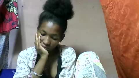 tricia9794 online show from April 8, 6:13 am