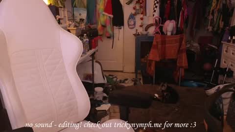 Snapshot of tricky_nymph chatting on February 3, 7:40 am Cassie online show from February 3, 7:40 am