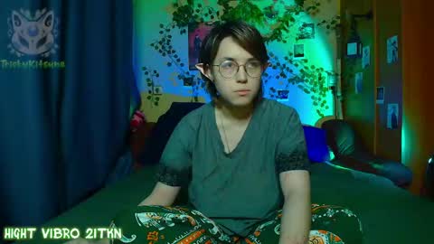 Snapshot of trickykitsune chatting on April 30, 5:41 pm trickykitsune online show from April 30, 5:41 pm