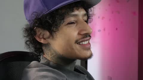 - trieone online show from April 14, 3:18 pm