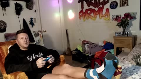 Snapshot of trillnonymau5 chatting on December 8, 3:45 pm trillnonymau5 online show from December 8, 3:45 pm