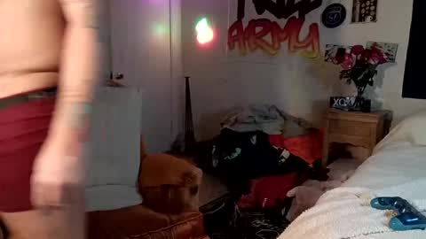 Snapshot of trillnonymau5 chatting on December 10, 6:22 am trillnonymau5 online show from December 10, 6:22 am