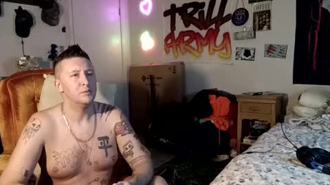 Snapshot of trillnonymau5 chatting on December 18, 5:48 am trillnonymau5 online show from December 18, 5:48 am