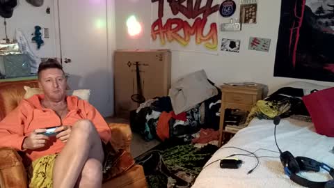 Snapshot of trillnonymau5 chatting on December 20, 10:22 pm trillnonymau5 online show from December 20, 10:22 pm