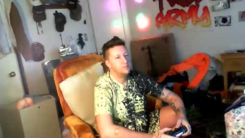 Snapshot of trillnonymau5 chatting on December 24, 7:11 pm trillnonymau5 online show from December 24, 7:11 pm