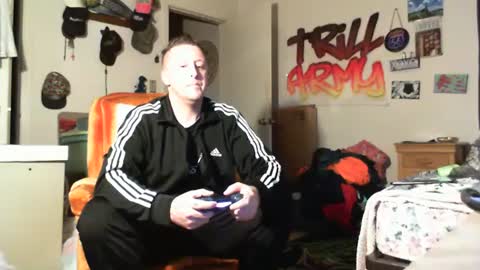 Snapshot of trillnonymau5 chatting on January 6, 11:42 pm trillnonymau5 online show from January 6, 11:42 pm