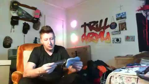 Snapshot of trillnonymau5 chatting on January 8, 1:41 pm trillnonymau5 online show from January 8, 1:41 pm