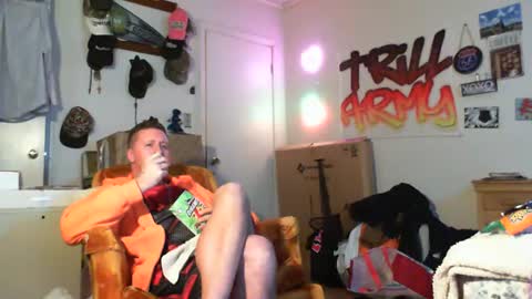 Snapshot of trillnonymau5 chatting on January 21, 6:22 am trillnonymau5 online show from January 21, 6:22 am