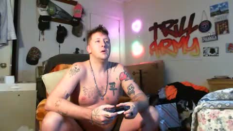 Snapshot of trillnonymau5 chatting on January 22, 1:42 am trillnonymau5 online show from January 22, 1:42 am