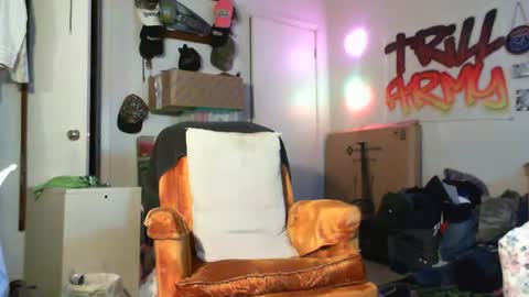 Snapshot of trillnonymau5 chatting on January 31, 8:43 am trillnonymau5 online show from January 31, 8:43 am