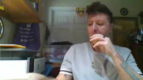 Snapshot of trillnonymau5 chatting on February 23, 10:31 pm trillnonymau5 online show from February 23, 10:31 pm