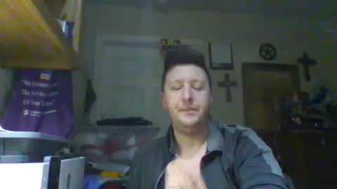 Snapshot of trillnonymau5 chatting on February 24, 12:16 pm trillnonymau5 online show from February 24, 12:16 pm