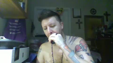 Snapshot of trillnonymau5 chatting on February 25, 7:31 am trillnonymau5 online show from February 25, 7:31 am