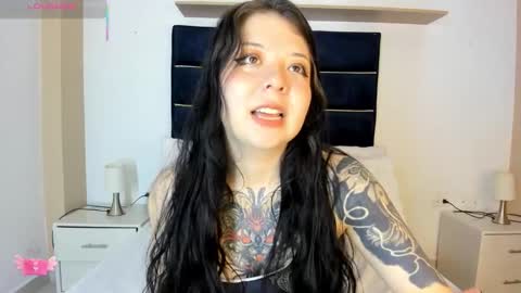 Snapshot of trinity_moss chatting on February 6, 7:28 pm Trinity online show from February 6, 7:28 pm