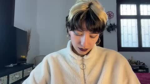 Snapshot of trinitysecrets chatting on January 3, 10:29 pm trinitysecrets online show from January 3, 10:29 pm