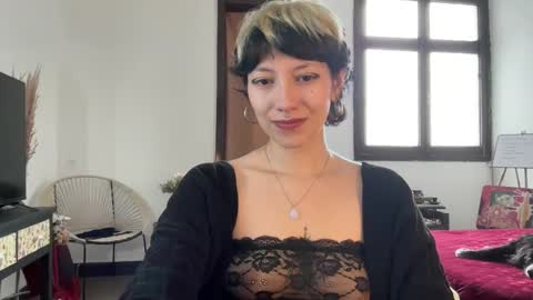 Snapshot of trinitysecrets chatting on January 5, 7:28 pm trinitysecrets online show from January 5, 7:28 pm