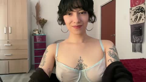 Snapshot of trinitysecrets chatting on February 6, 7:51 pm trinitysecrets online show from February 6, 7:51 pm